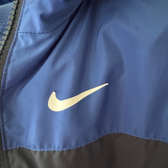 💙 Nike Kids 2T Fleece Lined Puffer Jacket ✨ - Picture 4 of 9